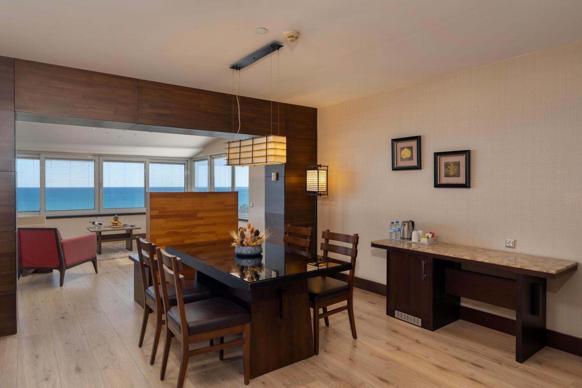 Grand Suite with Hot Tub and Terrace with Sea View (3 adults + 1 child),1756441601:JPEG